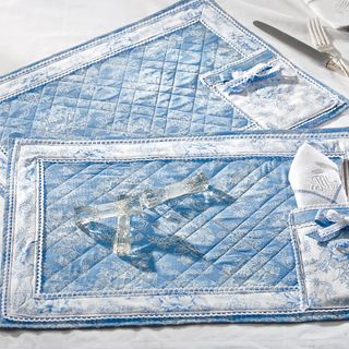 Elegant Place Sets with Lace Trim