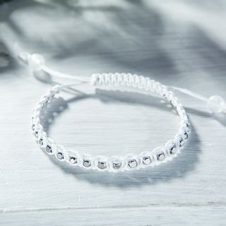 Bracelet en macramé et perles métal