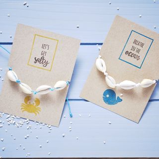 Bracelet en coquillages et fermoir en macramé
