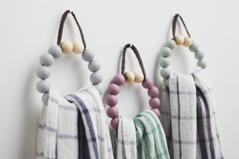 Handtuchhalter aus Holzkugeln