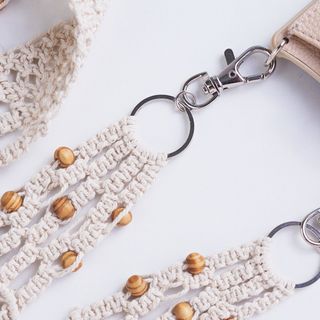 Lanière tour de cou pour portable en macramé