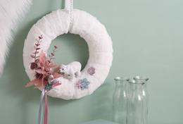 Fluffy door wreath with miniatures