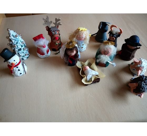 295_Owb_Krippenfiguren aus Minitontöpfen