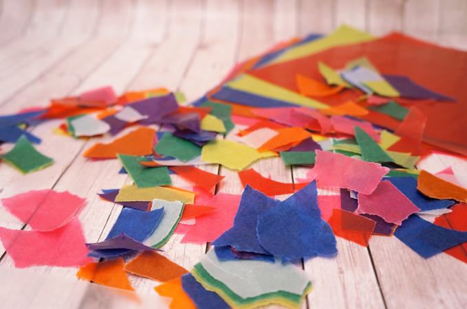 Artisanat pour enfants: œufs de Pâques pour la fenêtre en papier vitrail
