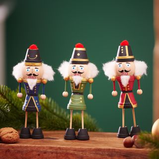 Nutcracker from terracotta pots
