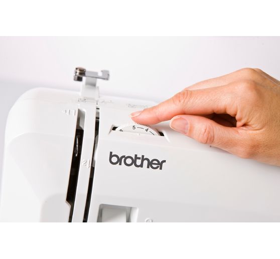 Machine à coudre brother RH137