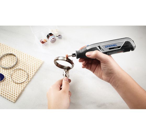 Dremel Lite 7760, 15 accessoires, outil multifonction sans fil, câble USB
