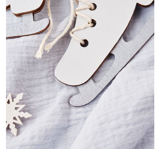 Décorations à suspendre en bois VBS « Patins à glace », 2 pc.