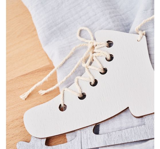 Décorations à suspendre en bois VBS « Patins à glace », 2 pc.