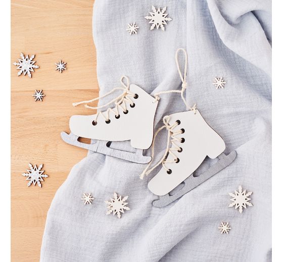 Décorations à suspendre en bois VBS « Patins à glace », 2 pc.