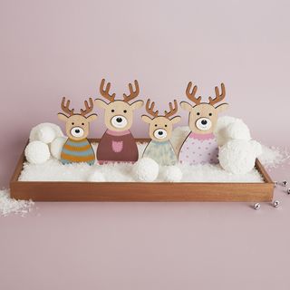 Plateau de No&euml;l avec des &eacute;l&eacute;ments en boisd&eacute;coration &agrave; embo&icirc;ter